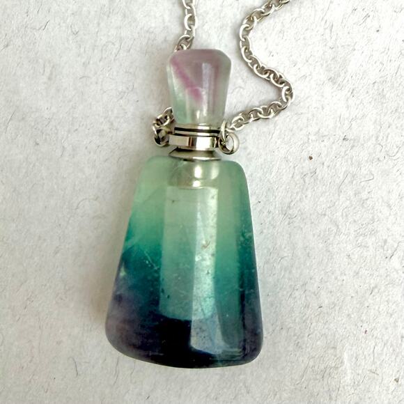 Natural Fluorite Quartz Crystal Perfume Bottle Necklace Pendant Essential Oil - Picture 1 of 9